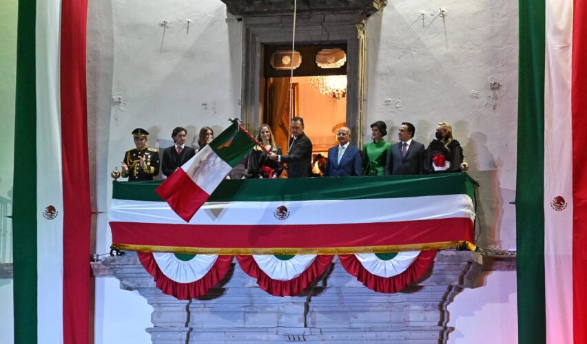 Llama Mauricio Kuri a la unidad entre mexicanos en ceremonia del Grito