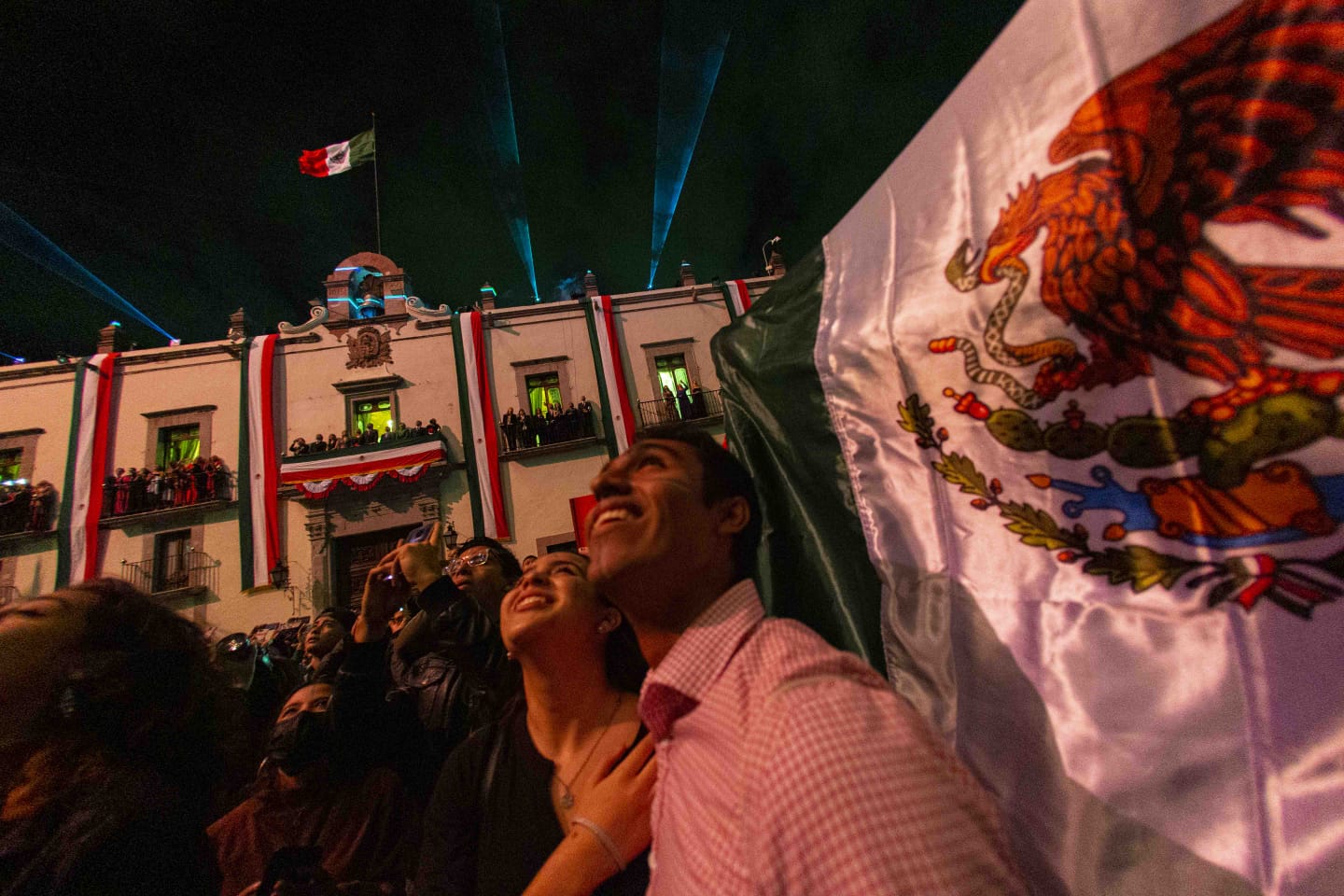 Llama Mauricio Kuri a la unidad entre mexicanos en ceremonia del Grito