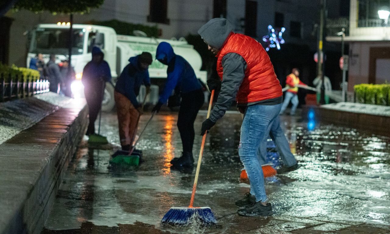 Supervisa Roberto Cabrera trabajos de Servicios Públicos en Plaza ...